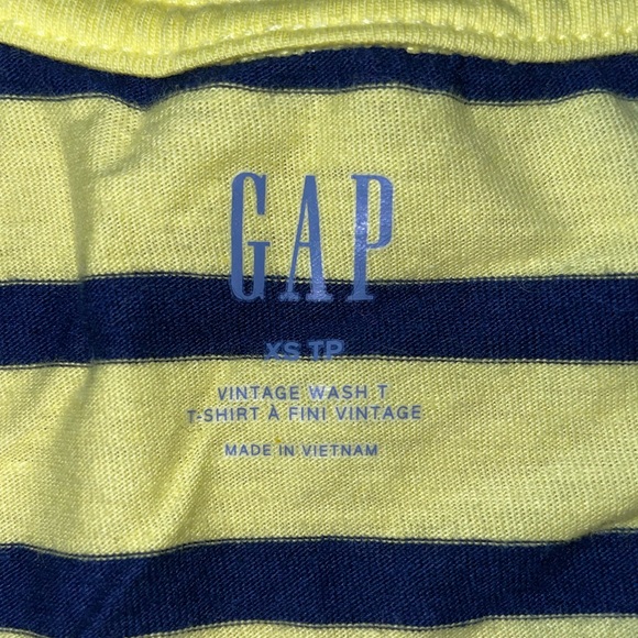 CUTE GAP TEE ~ LADIES XS WITH TAG - Picture 2 of 4